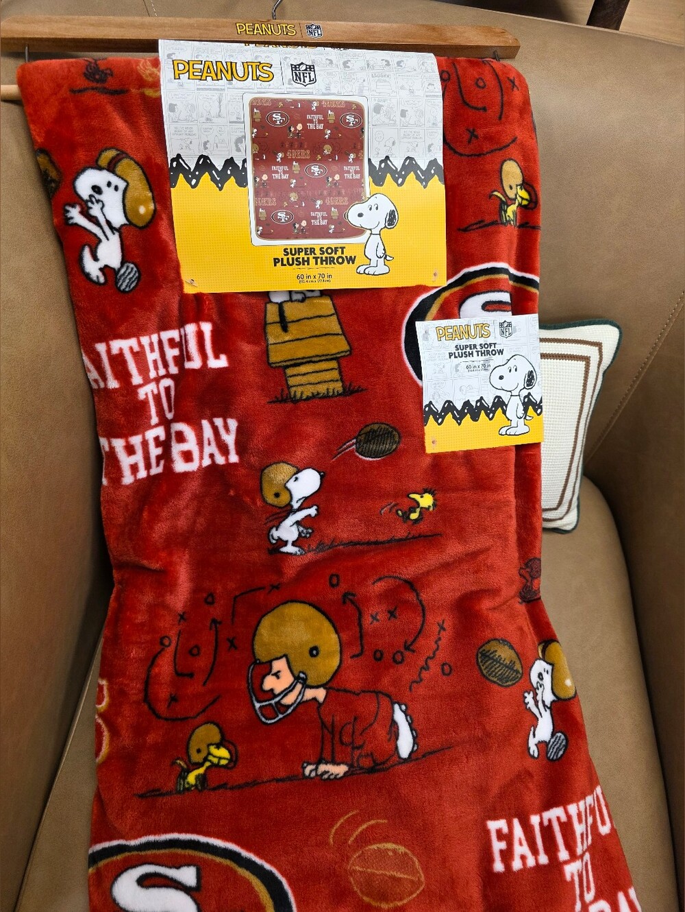 Peanuts 49ers Plush Throw